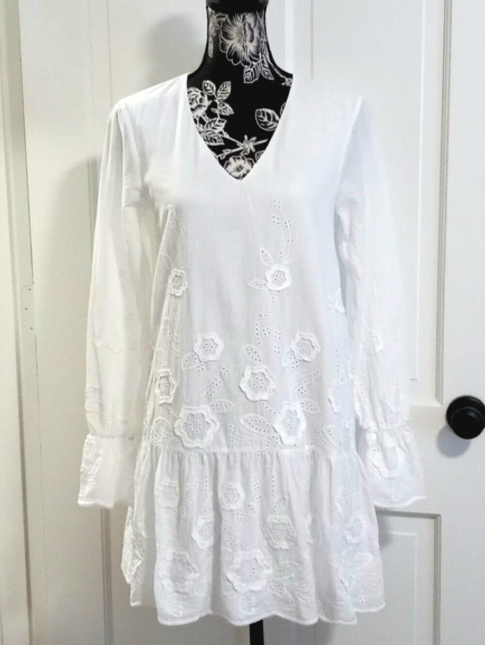 🤍Sail to Sable🤍 - White Eyelet L/S Dress